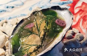 Pink Diamond Oyster with Hubei Lotus Root and Seasonal Flower Dew