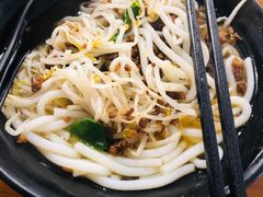 -丽虹云南过桥米线(兴工街店)