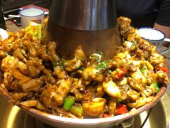 -沪小二炭火蛙锅(淮海中路美食不夜城店)