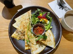 鸡肉馅饼配迷你沙拉-HELLO 27 意面·沙拉·帕尼尼