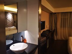 -桔子酒店(上海西藏北路地铁站店)