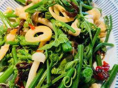 丝瓜尖拌菌菇-中8楼风尚云南菜(颐堤港店)