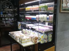 面包甜点陈列柜-东南饼庄(苏圃路店)