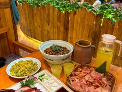 -老滇山寨•云南特色菜•地方菜•民族风情歌舞表演(金碧店)