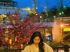 -茅草房·河畔园林火锅