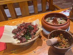 -老滇山寨•云南特色菜•地方菜•民族风情歌舞表演(金碧店)