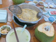-老何家后安粉·糟粕醋海鲜火锅(三亚湾椰梦长廊店)
