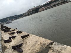 -多瑙河畔鞋履雕塑