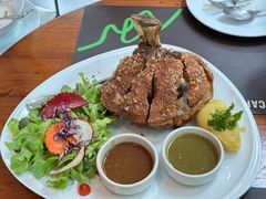 -Chom Cafe and Restaurant