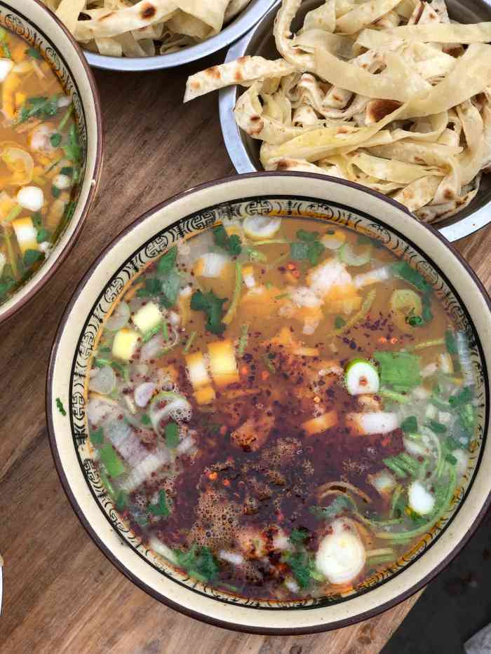 龙门李家三旦羊肉汤馆-"这家是司机师傅推荐的,地方挺偏僻的,不大.