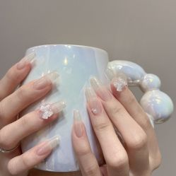 -花岐款式专研健康美甲沙龙