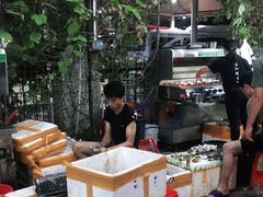 -蚝哥花姐湛江烤生蚝(美丽湾市场店)