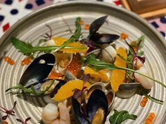 温热海鲜沙拉配蜂蜜百香果酱汁-第101座花园餐厅(湖滨88店)