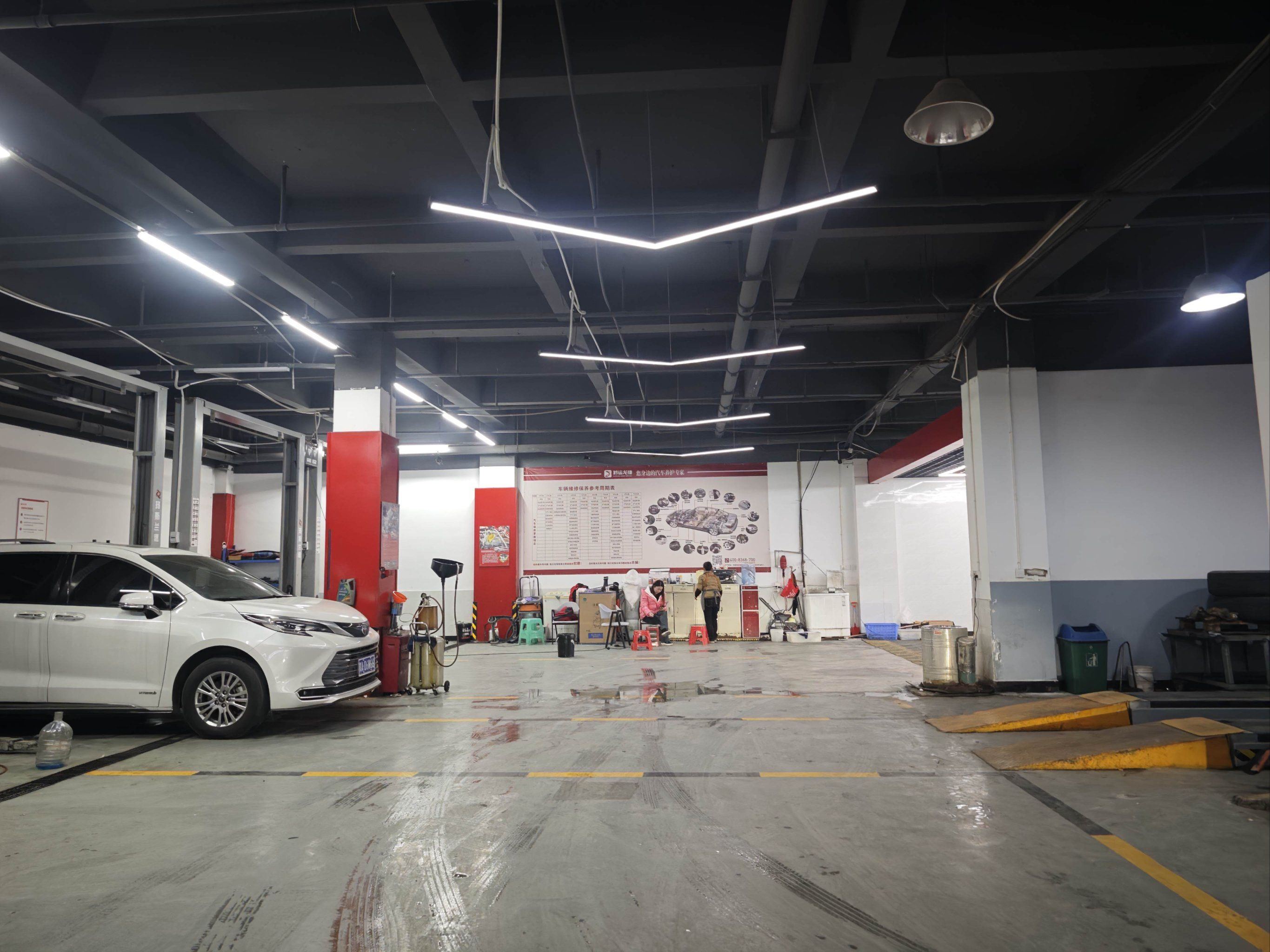 里面的场地也很大,一进去就能洗了,而且里面的工作人员态度特别的好