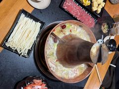 -果松木炭酸菜铜火锅·外婆参鸡汤