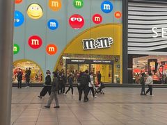 -m豆巧克力世界(上海世茂广场店)