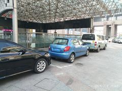 场地-百联中环购物广场-停车场