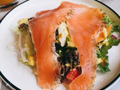 烟熏三文鱼色拉-YUE·6·西式融合餐厅(外滩六号店)