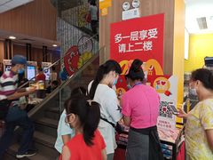 等位区-麦当劳(宝山大厦店)