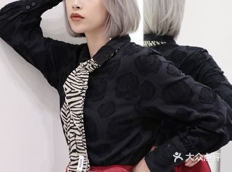 我又染发啦！有点偏紫的米灰色也太好看了吧