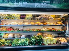 自助取餐区-万记麻辣烫国展总店