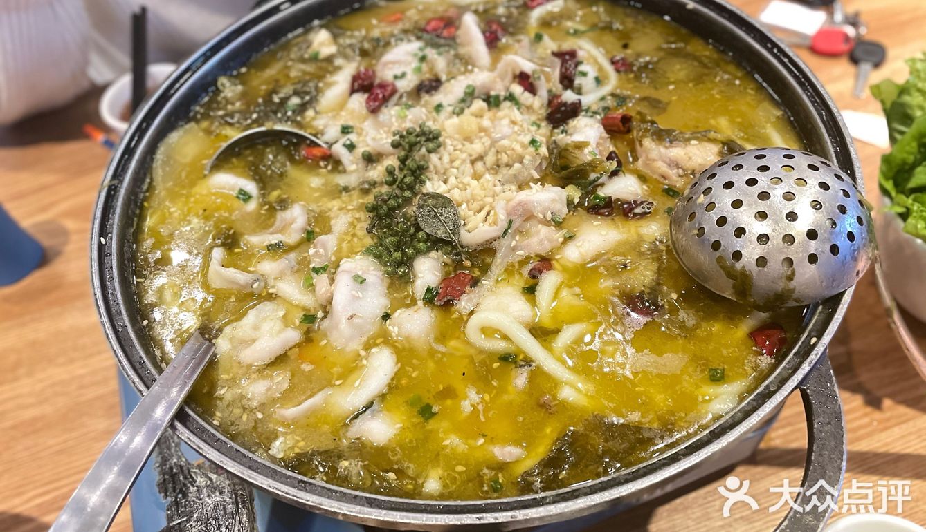 两个女生要了四份素菜一份 一份土豆粉 一份葱油饼