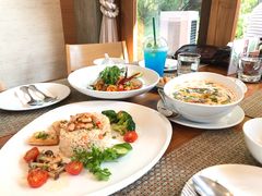 -Chom Cafe and Restaurant