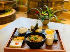 -乐领拈花溪·林涧食韵