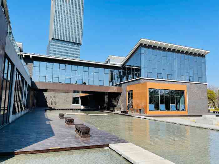 嘉定图书馆-"这是一座对社会开放的图书馆,设计师是日本.