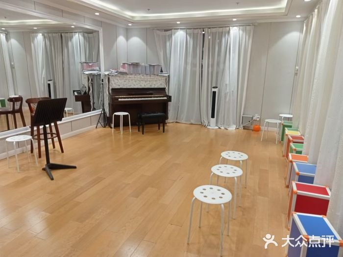 中音阶梯艺术教育(音乐学院校区)图片