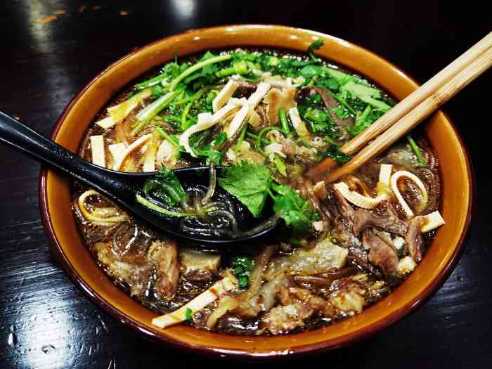 古法传统牛肉汤-"江川地铁站下来就看到这家牛肉汤,店铺不大.