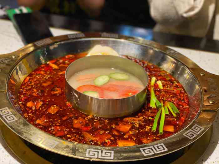 火凤祥鲜货火锅(石家庄首店)-"在某碑团的2人套餐,点了个酸菜锅底,不
