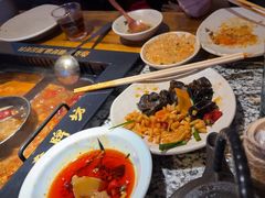-老牌坊云南鱼豆花火锅(哈西万达店)
