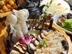 -老牌坊云南鱼豆花火锅(哈西万达店)