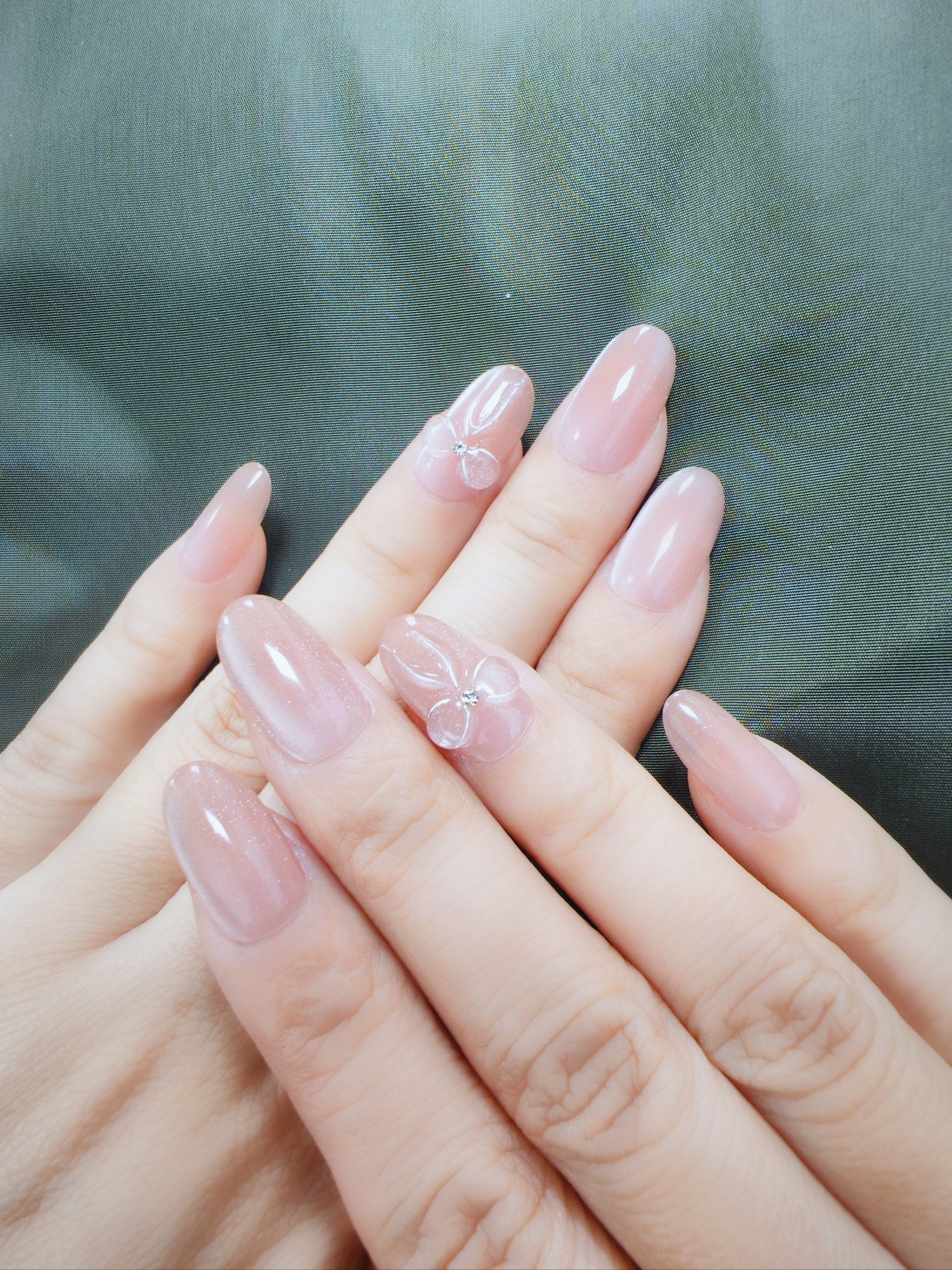 新年来个气质款蝴蝶结美甲