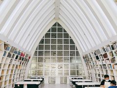 -钟书阁(松江泰晤士小镇店)