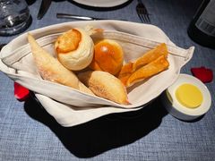 餐前面包-弦月窗LUNETTE BY AMANDA(复兴路店)