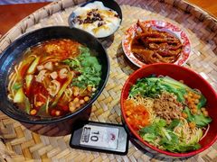 -爆炸头阿姨小四川正宗川味小吃(无任何分店)