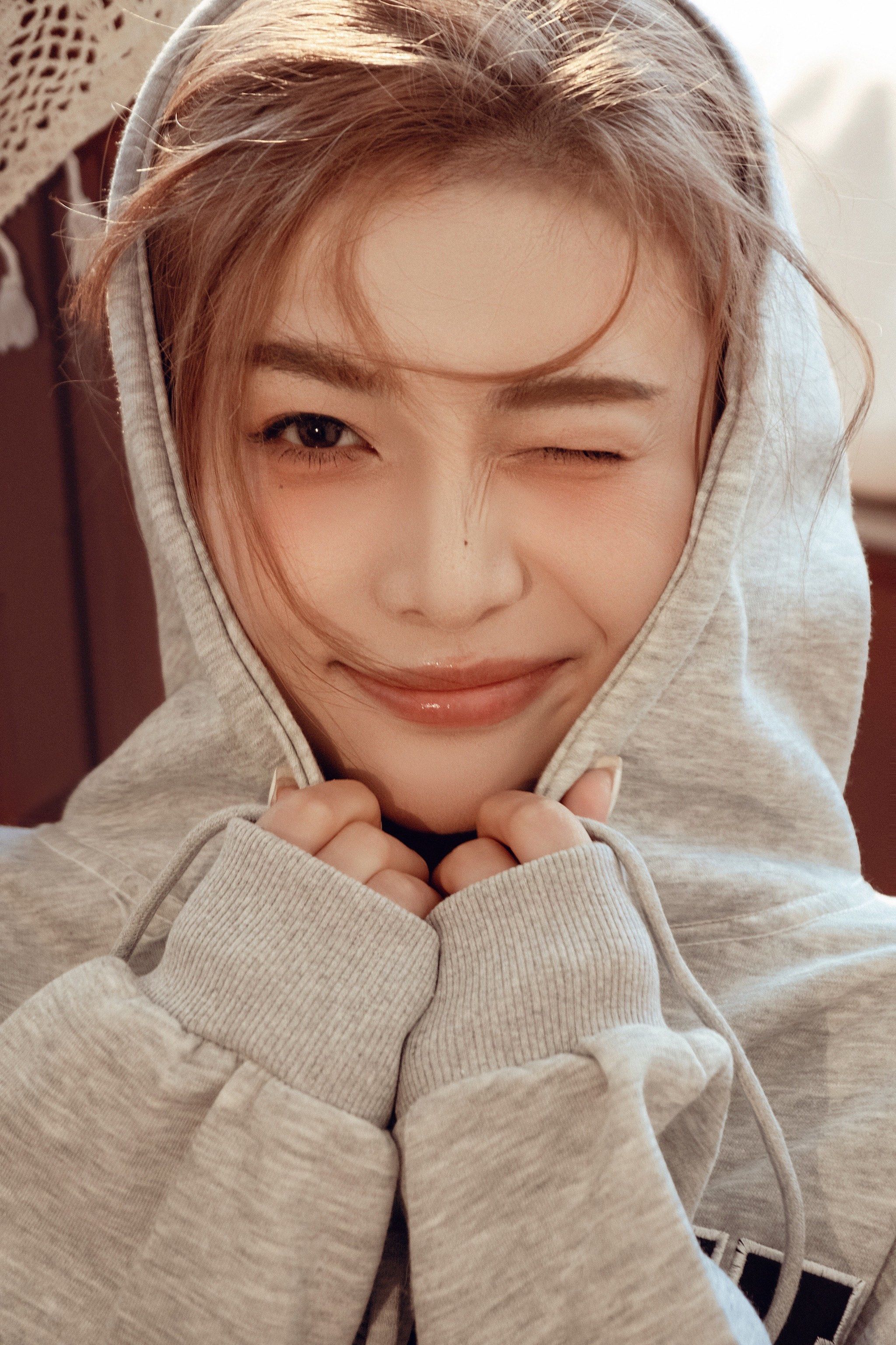 初恋般的小悸动 慵懒清透感居家少女写真