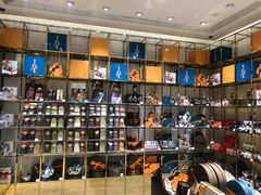 零售区-VENCHI 闻绮(北京国贸商城店)