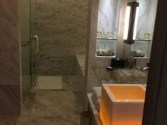 -上海滴水湖皇冠假日酒店