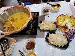 -鲜入围煮花胶鸡海鲜火锅