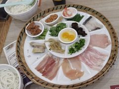 -花馬肆.云南过桥米线(汉神购物广场现场熬汤店)