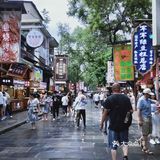 热闹的回坊风情街