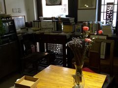 -邊城書店