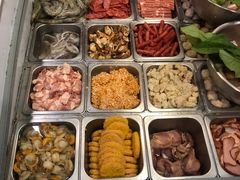 -愉肴麻辣香锅(中北镇店)