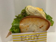 牛油果芝士黑松露滑蛋吐司-Eggy