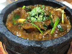 野生菌焖牛肉块.-雀舞云南菜(乐客城店)
