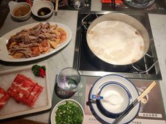 -尚尚仙·酸汤猪手·猪肚鸡火锅(华联万柳购物中心店)