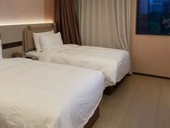 -桔子酒店(上海西藏北路地铁站店)